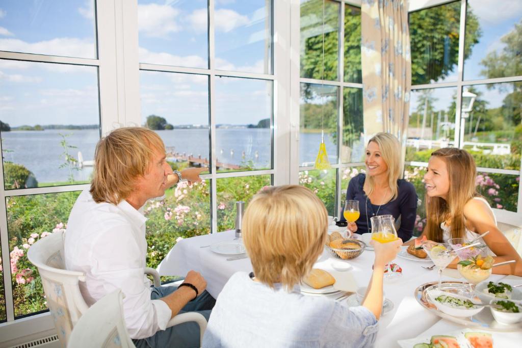 Strauers Hotel Am See Bosau Zewnętrze zdjęcie